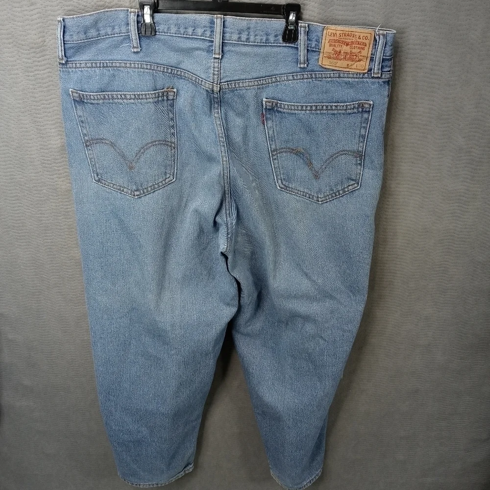 Levi's men's 550 comfort fit blue jeans. Sz 42x30. Rise 14